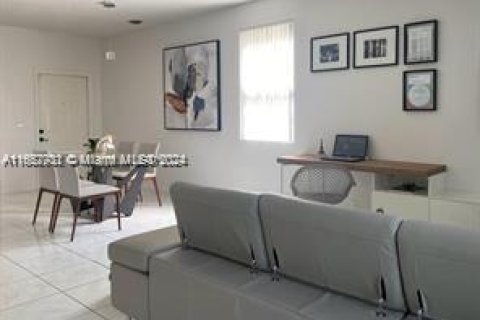 Adosado en venta en Weston, Florida, 2 dormitorios, 117.15 m2 № 1360220 - foto 2