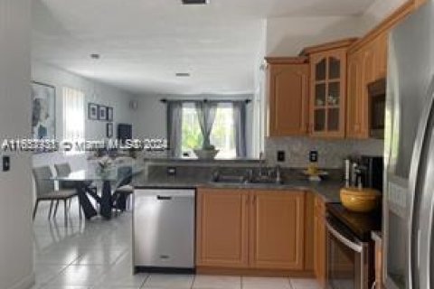 Adosado en venta en Weston, Florida, 2 dormitorios, 117.15 m2 № 1360220 - foto 3