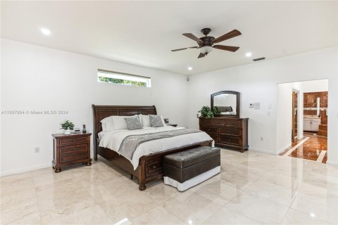 Villa ou maison à vendre à Palmetto Bay, Floride: 5 chambres, 394.18 m2 № 1360221 - photo 22