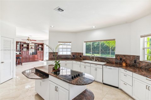 Villa ou maison à vendre à Palmetto Bay, Floride: 5 chambres, 394.18 m2 № 1360221 - photo 19