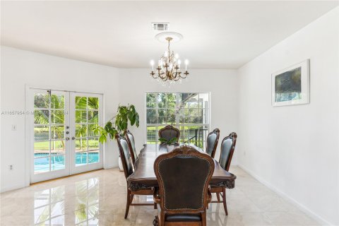 Villa ou maison à vendre à Palmetto Bay, Floride: 5 chambres, 394.18 m2 № 1360221 - photo 17