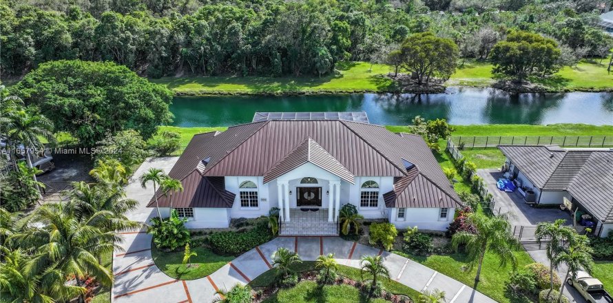 Villa ou maison à Palmetto Bay, Floride 5 chambres, 394.18 m2 № 1360221