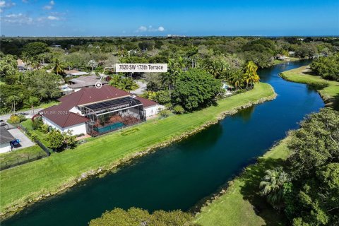 Villa ou maison à vendre à Palmetto Bay, Floride: 5 chambres, 394.18 m2 № 1360221 - photo 4