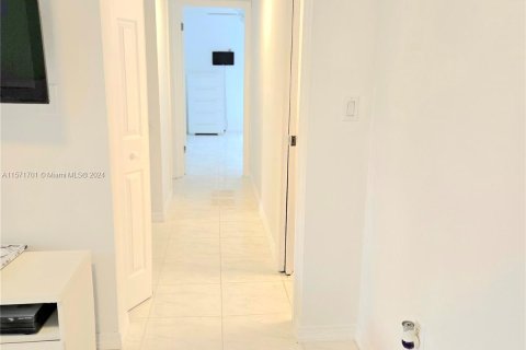 Copropriété à vendre à Sunny Isles Beach, Floride: 2 chambres, 81.29 m2 № 1155319 - photo 19