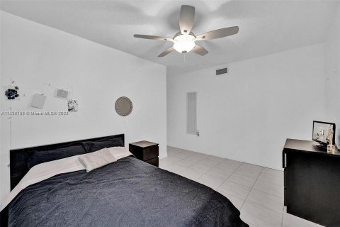 Condo in Sunny Isles Beach, Florida, 2 bedrooms  № 1155319 - photo 10