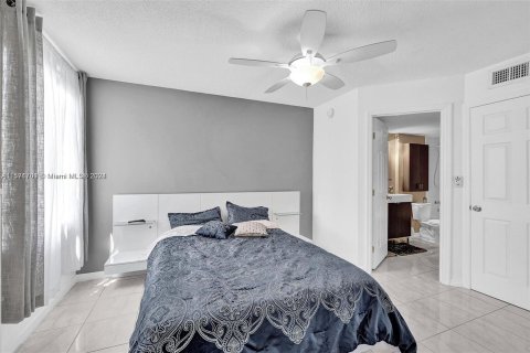 Condo in Sunny Isles Beach, Florida, 2 bedrooms  № 1155319 - photo 15