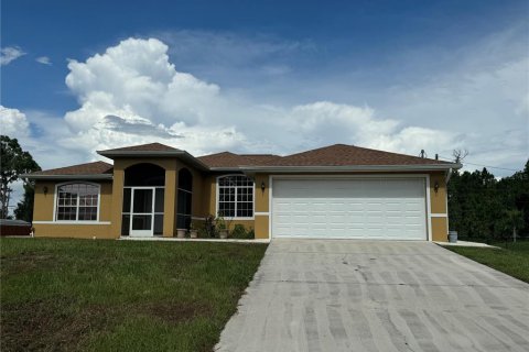 Villa ou maison à vendre à Lehigh Acres, Floride: 3 chambres, 196.95 m2 № 1299983 - photo 4