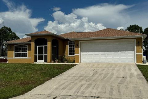 Villa ou maison à vendre à Lehigh Acres, Floride: 3 chambres, 196.95 m2 № 1299983 - photo 2