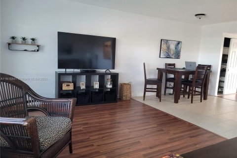 Condominio en venta en West Palm Beach, Florida, 1 dormitorio, 68.56 m2 № 1237536 - foto 2