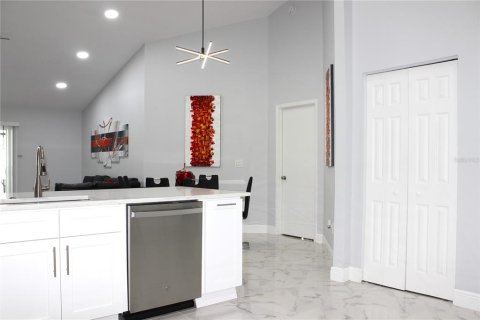 Villa ou maison à vendre à Brandon, Floride: 4 chambres, 148.46 m2 № 1107101 - photo 25