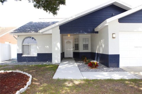 House in Brandon, Florida 4 bedrooms, 148.46 sq.m. № 1107101 - photo 2