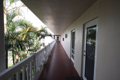 Condo in Lake Worth, Florida, 2 bedrooms  № 952150 - photo 12