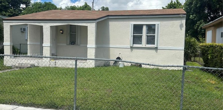 House in Miami, Florida 2 bedrooms, 67.45 sq.m. № 1387874