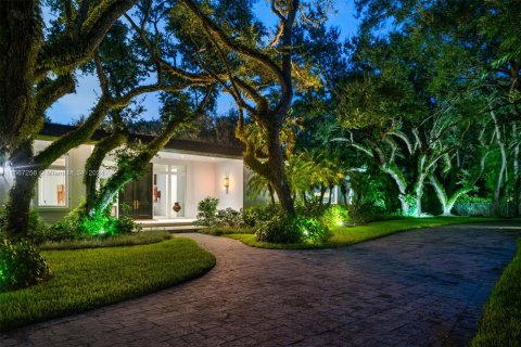 Villa ou maison à vendre à Coral Gables, Floride: 6 chambres, 609.62 m2 № 1387929 - photo 1