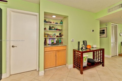 Купить кондоминиум в Уэстон, Флорида 2 спальни, 114.36м2, № 1128435 - фото 10