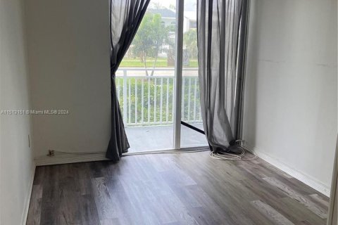 Condominio en venta en North Miami, Florida, 1 dormitorio, 79.43 m2 № 942766 - foto 3