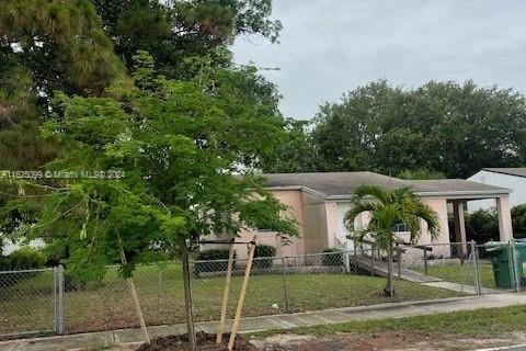 House in Miami, Florida 2 bedrooms, 75.34 sq.m. № 1271542 - photo 6