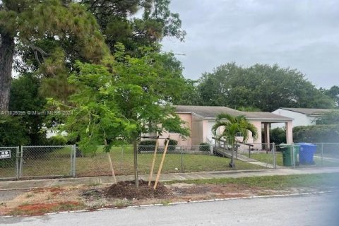 House in Miami, Florida 2 bedrooms, 75.34 sq.m. № 1271542 - photo 4