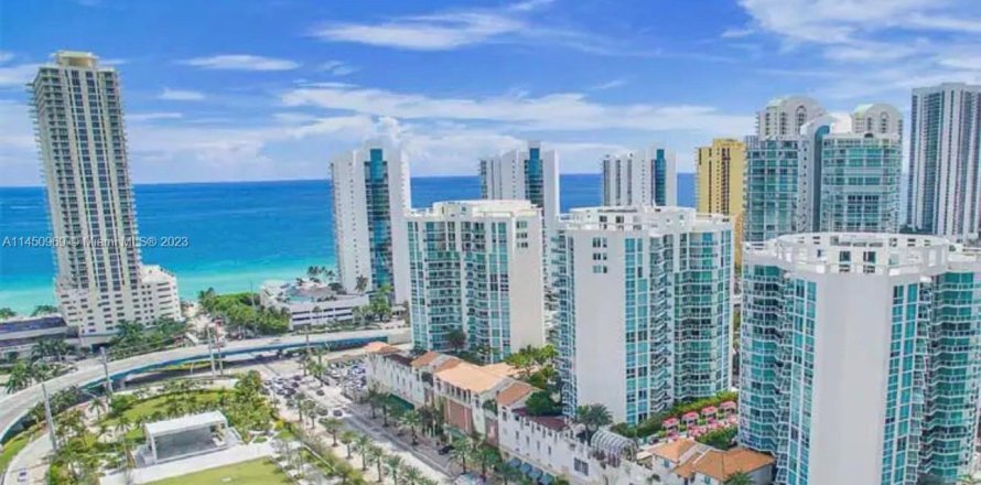 Condo à Sunny Isles Beach, Floride, 3 chambres  № 712230