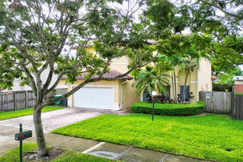 House in Miami, Florida 3 bedrooms, 253.34 sq.m. № 1380277 - photo 8