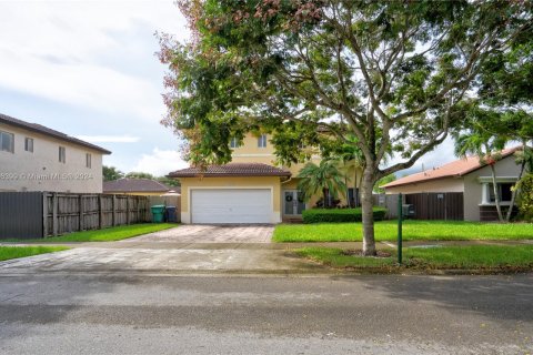 House in Miami, Florida 3 bedrooms, 253.34 sq.m. № 1380277 - photo 22