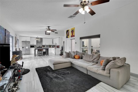 Casa en venta en Deerfield Beach, Florida, 3 dormitorios, 138.7 m2 № 1380281 - foto 6