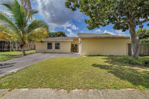 Casa en venta en Deerfield Beach, Florida, 3 dormitorios, 138.7 m2 № 1380281 - foto 2