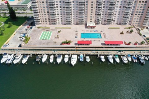 Condominio en venta en Sunny Isles Beach, Florida, 2 dormitorios, 100.98 m2 № 1154880 - foto 22