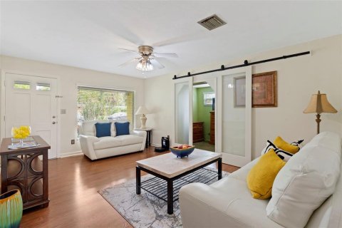 Casa en venta en Orlando, Florida, 4 dormitorios, 124.02 m2 № 1388547 - foto 6