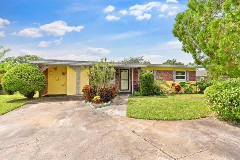 Casa en venta en Orlando, Florida, 4 dormitorios, 124.02 m2 № 1388547 - foto 1