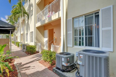 Condominio en venta en Fort Lauderdale, Florida, 1 dormitorio, 70.79 m2 № 1136579 - foto 6