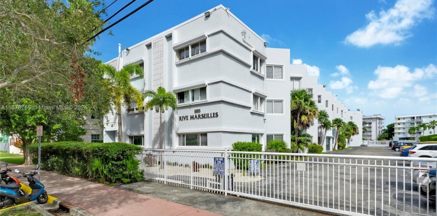 Condo in Miami Beach, Florida, 2 bedrooms  № 1408865