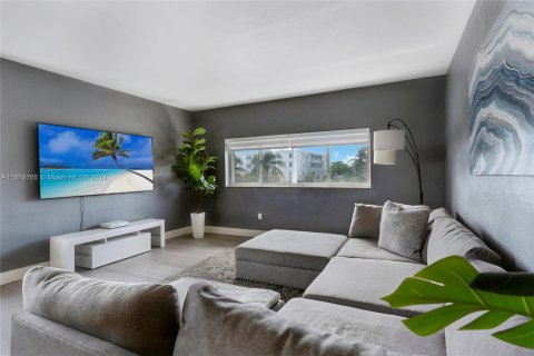 Condo in Miami Beach, Florida, 2 bedrooms  № 1408865 - photo 5