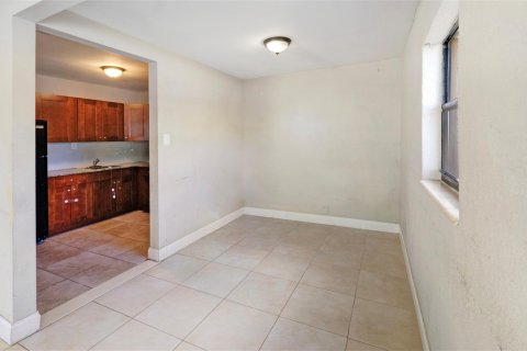 House in West Park, Florida 2 bedrooms, 74.32 sq.m. № 1151408 - photo 10