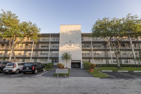 Condo in Pembroke Pines, Florida, 1 bedroom  № 1081466 - photo 23