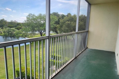 Condo in Pembroke Pines, Florida, 1 bedroom  № 1081466 - photo 3