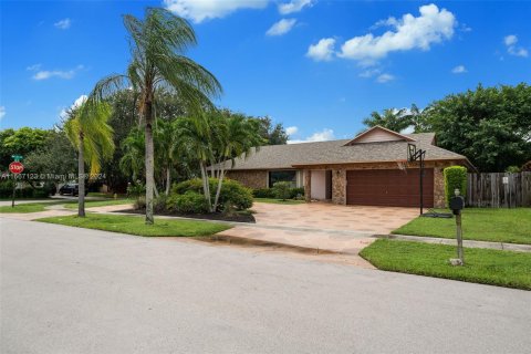 Casa en venta en Plantation, Florida, 4 dormitorios, 214.23 m2 № 1381732 - foto 2