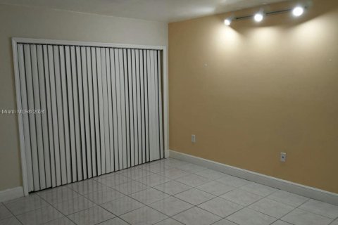 Condo in Miami, Florida, 2 bedrooms  № 1386221 - photo 3