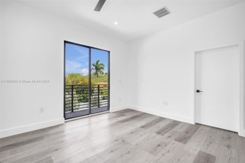 Townhouse in Miami, Florida 4 bedrooms № 1386269 - photo 20