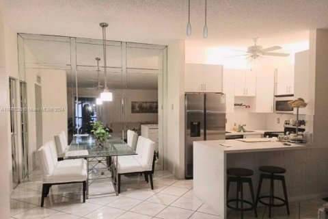 Copropriété à vendre à Tamarac, Floride: 2 chambres, 108.05 m2 № 1386219 - photo 3