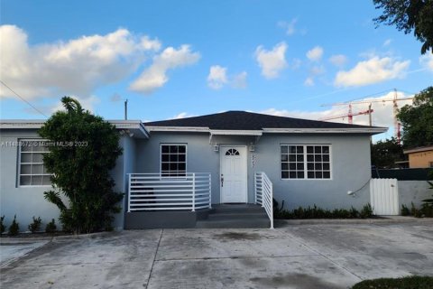 Casa en venta en Hialeah, Florida, 3 dormitorios, 188.78 m2 № 855347 - foto 2