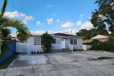 Casa en venta en Hialeah, Florida, 3 dormitorios, 188.78 m2 № 855347 - foto 4