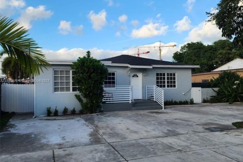 Villa ou maison à vendre à Hialeah, Floride: 3 chambres, 188.78 m2 № 855347 - photo 1