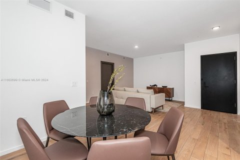 Condo in Miami, Florida, 3 bedrooms  № 1221863 - photo 10