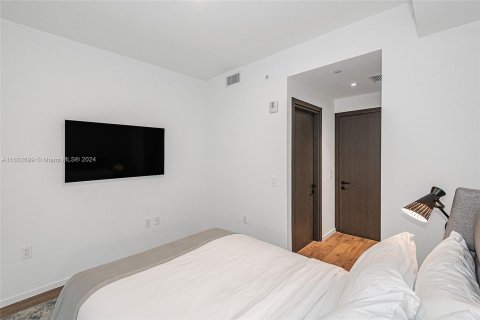 Condo in Miami, Florida, 3 bedrooms  № 1221863 - photo 17