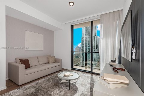 Condo in Miami, Florida, 3 bedrooms  № 1221863 - photo 1