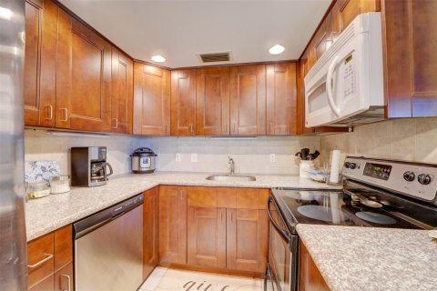 Condominio en venta en Deerfield Beach, Florida, 2 dormitorios, 76.92 m2 № 941247 - foto 20