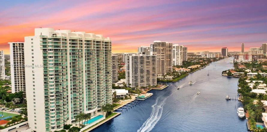 Condominio en Aventura, Florida, 2 dormitorios  № 1176348