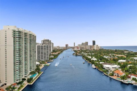 Condominio en venta en Aventura, Florida, 2 dormitorios, 276.2 m2 № 1176348 - foto 22