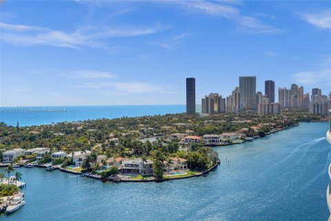 Condo in Aventura, Florida, 2 bedrooms  № 1176348 - photo 18